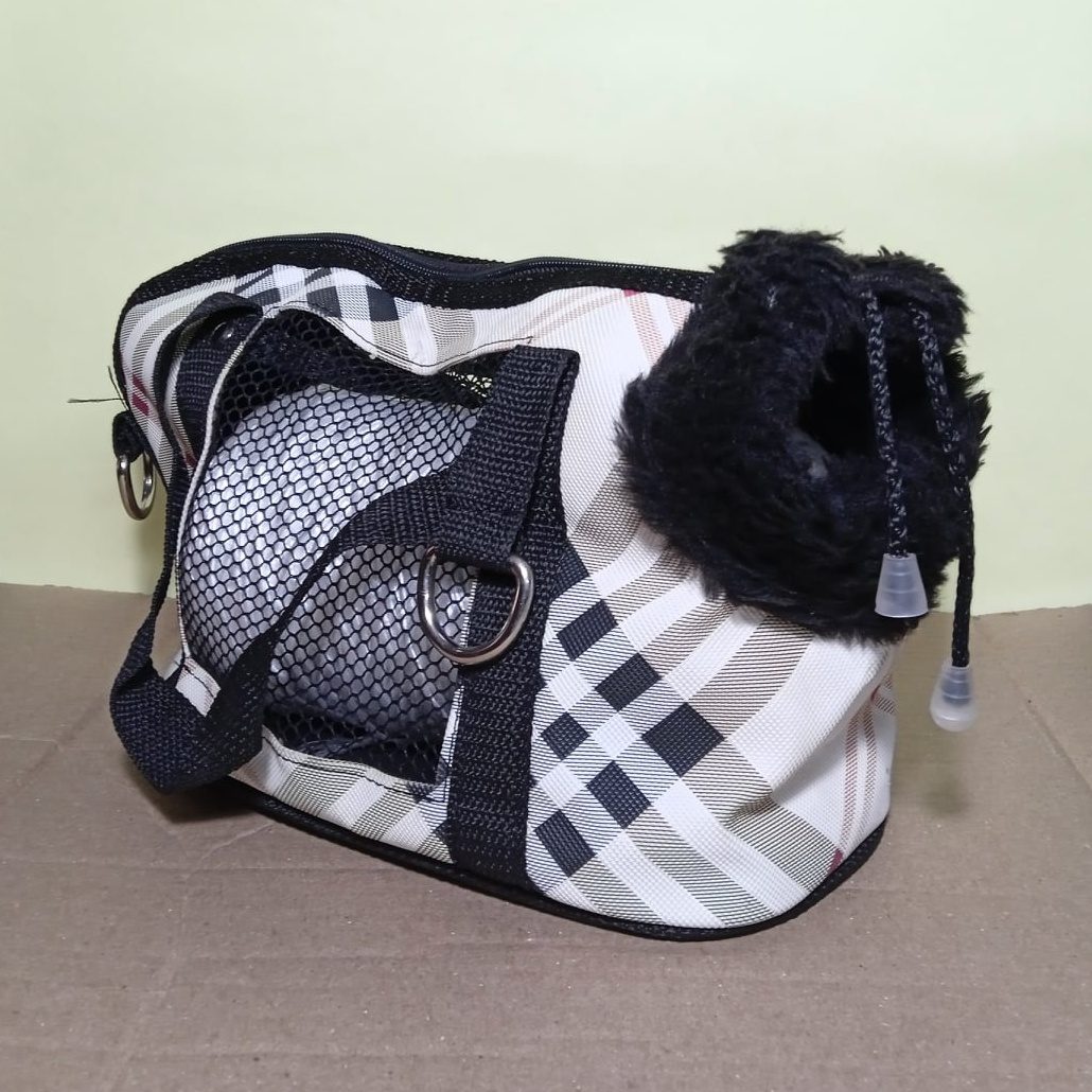 Bolsa canguru pequena para cachorro com abertura para a cabeca do animal