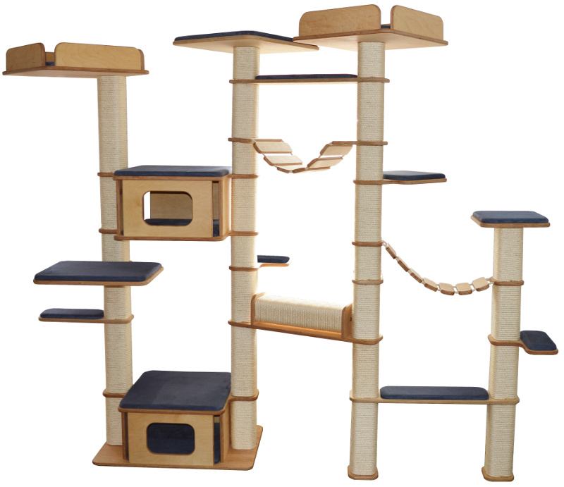 Torre/arranhador para gato com múltiplas plataformas em diferentes alturas